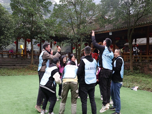 �����l(f��)չ��˾�����ľ������F(tu��n)�Y(ji��)�^���������l(f��)չ��˾�_չ����(hu��)���(d��ng)